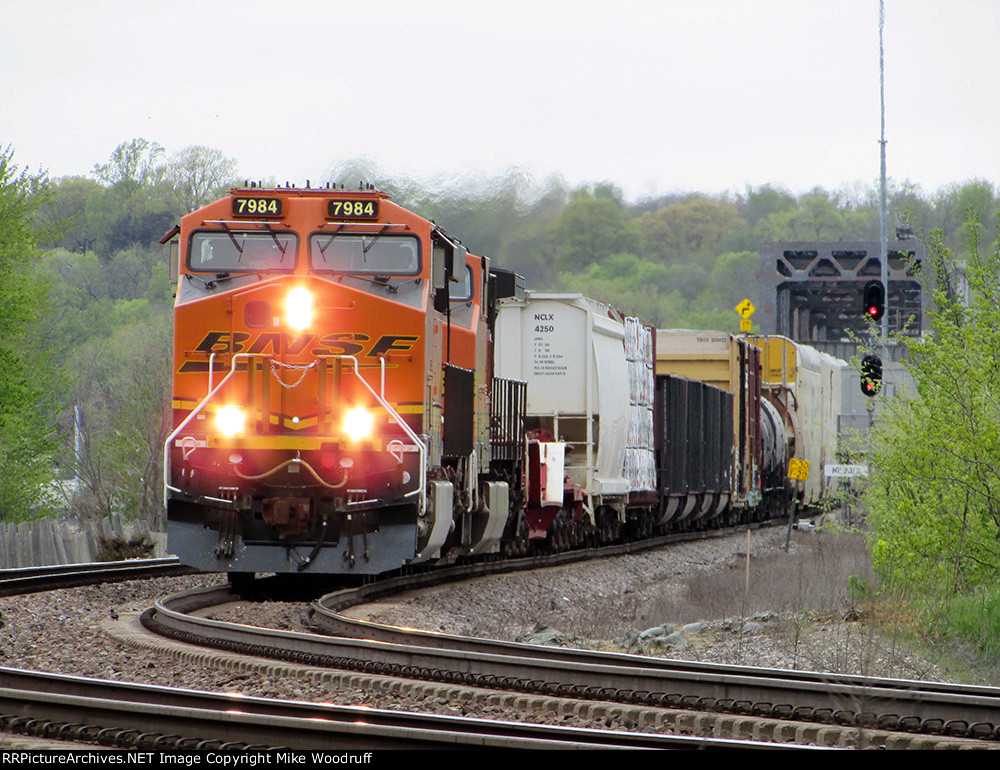 BNSF 7984